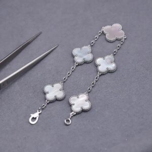 Opaline Clover Bloom Bracelet