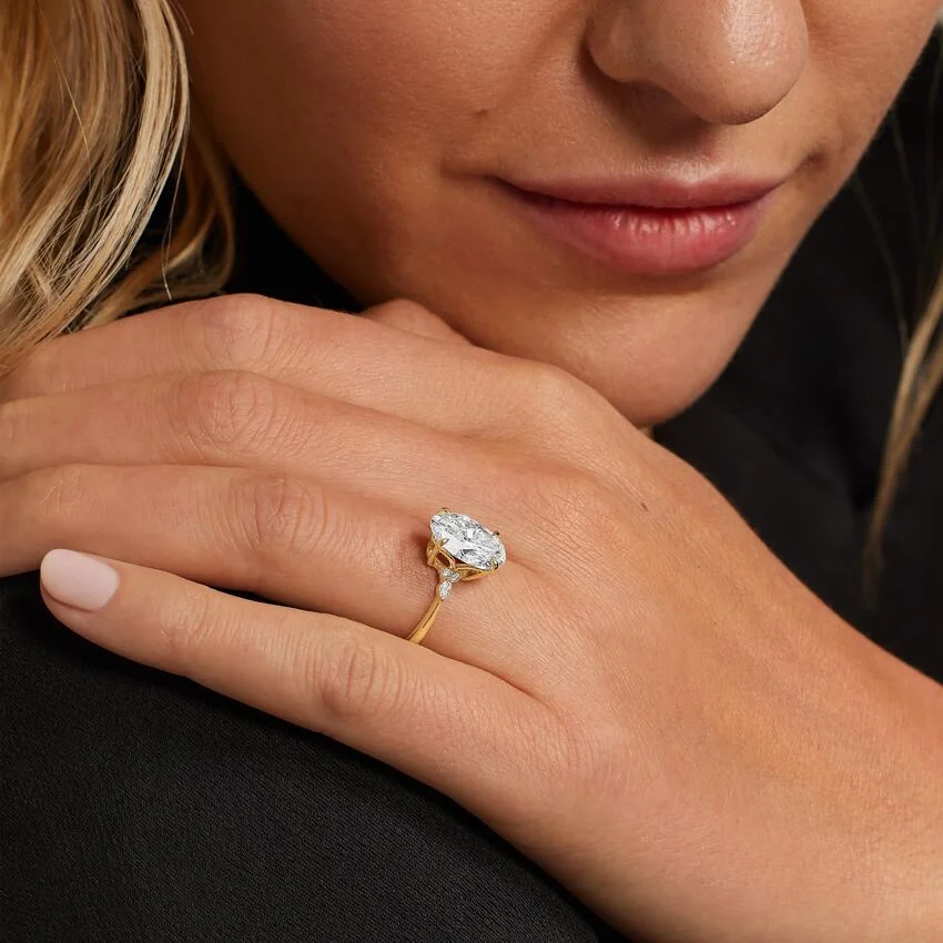 1.5 Carat Round Hand View