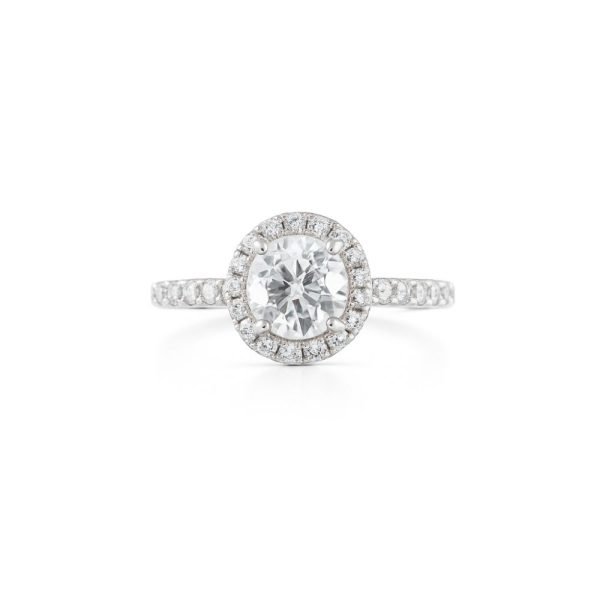 Round Brilliant Classic Halo Diamond Ring Round Brilliant Classic Halo Diamond Ring