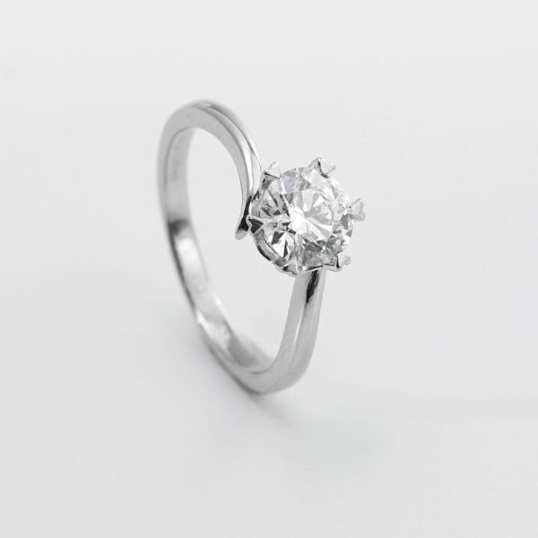 Round Brilliant Twist-Shoulder Diamond Solitaire Ring Round Brilliant Twist-Shoulder Diamond Solitaire Ring