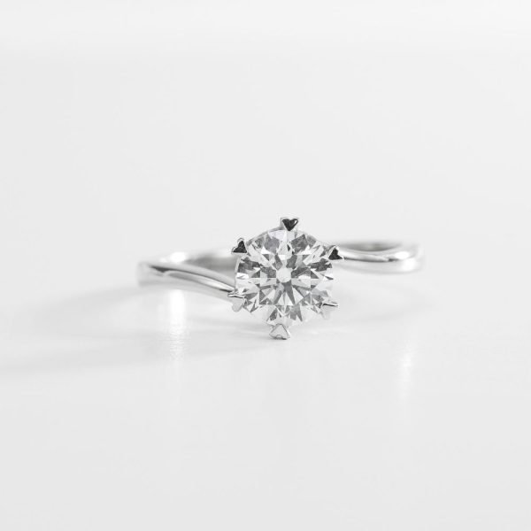 Round Brilliant Twist-Shoulder Diamond Solitaire Ring (3) Round Brilliant Twist-Shoulder Diamond Solitaire Ring (3)
