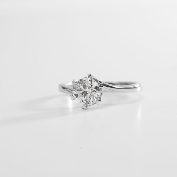 Round Brilliant Twist-Shoulder Diamond Solitaire Ring (4) Round Brilliant Twist-Shoulder Diamond Solitaire Ring (4)
